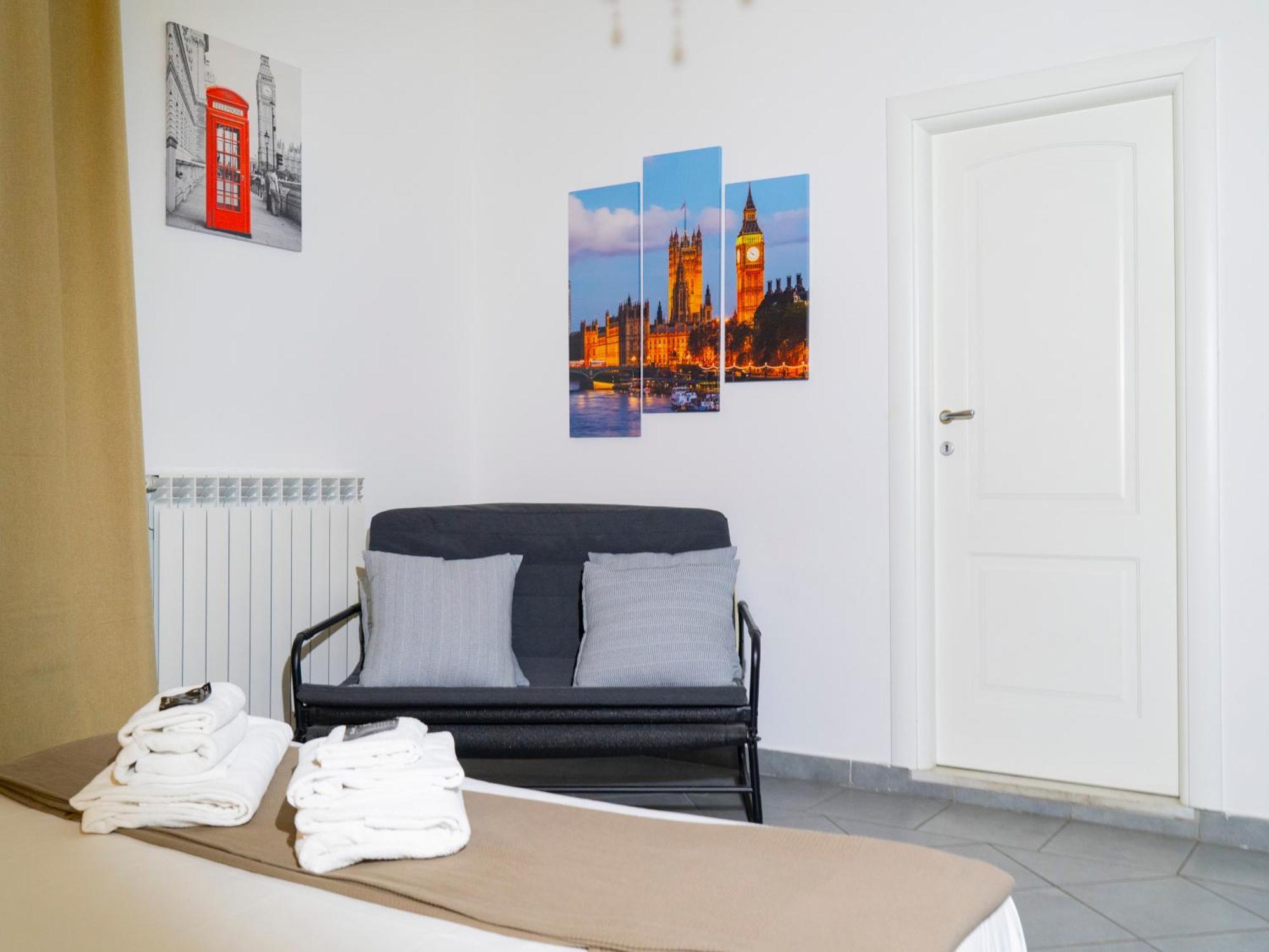 Salotto Piramide Bed & Breakfast Rome Room photo